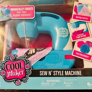 Cool maker children sewing  machine